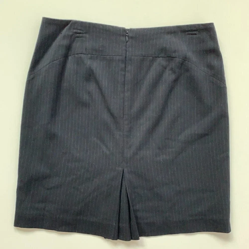 Banana Republic Women's Gray Striped Straight & Pencil Skirt Size 10